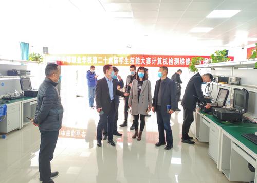 （4）参观学校计算机硬件检测与数据恢复实训室