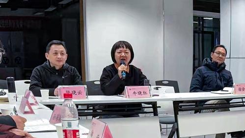 2.郑州市职业教育技术研究室副主任牛晓红在谈写作体会-(2)