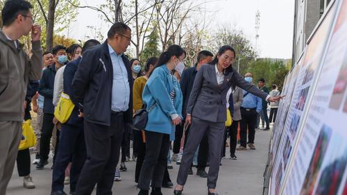 3校团委书记李晓培向培训学员介绍学校团建工作