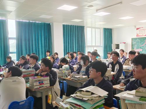 2.同学们认真听讲