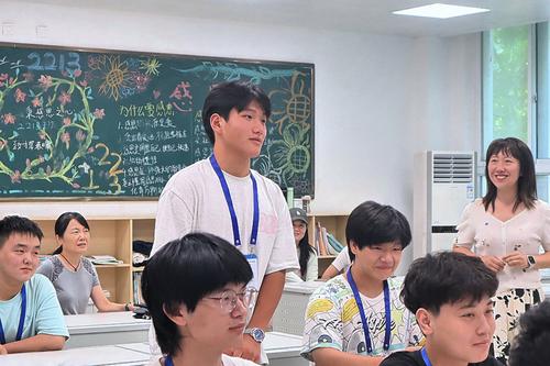 4.同学们积极提问