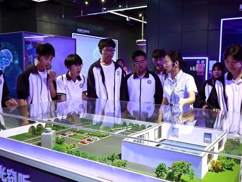 1.同学们了解新型窃密手段激光窃听