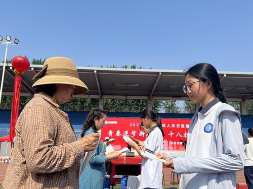 2母女阅信泪目