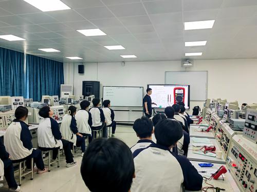 3王键老师讲授《万用表的使用》