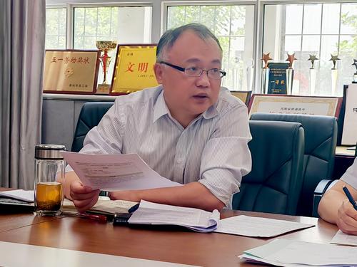 5郑州市教育科学规划与评估中心电子信息类中心教研组教研员王蒙总结发言