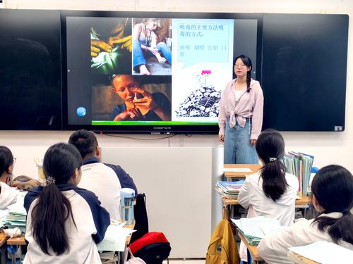 2 2405班班主任讲解吸毒方式及危害