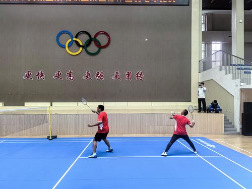 2准备扣杀 2准备扣杀