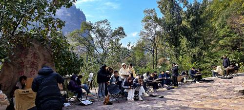 专心写生 专心写生