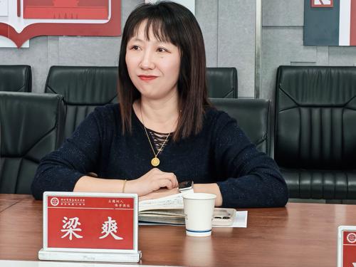 2郑州市信息技术学校教科研处主任梁爽介绍学校技能大赛情况