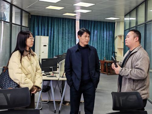 4谷国太一行参观郑州市信息技术学校技能竞赛实训中心并与该校教师交流