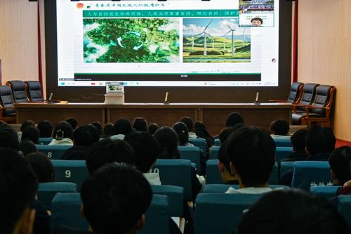 1西安市经开中学党支部书记曹娟线上讲团课