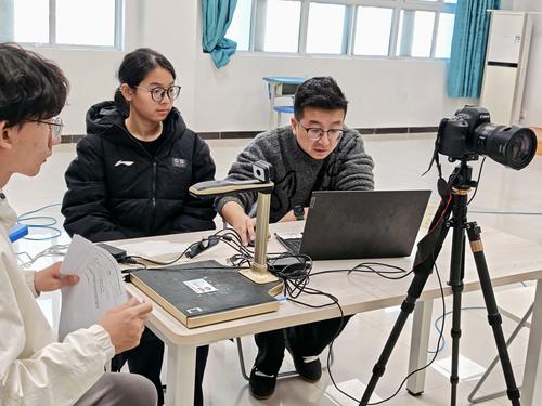 1.工作人员在进行信息采集 1.工作人员在进行信息采集