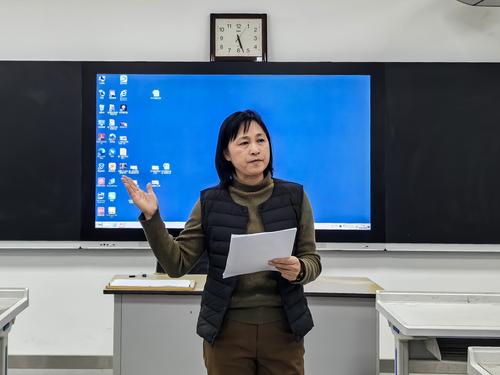 2年级长贺建萍年级长发言 2年级长贺建萍年级长发言