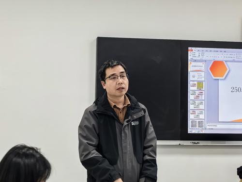 3教务处副主任李鹏讲话 3教务处副主任李鹏讲话