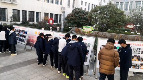 3参观师生络绎不绝 3参观师生络绎不绝