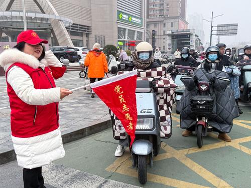 协助交警做好志愿服务活动2