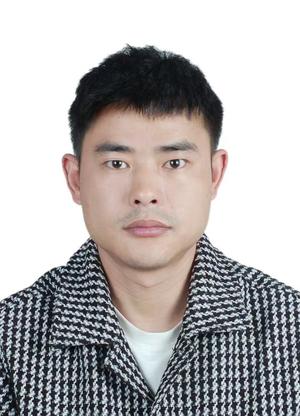 张鑫，教务处教务员，负责中专教务处查课、教研以及教材征订发放等工作