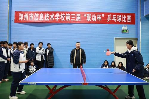 1球台对决 柔中带刚