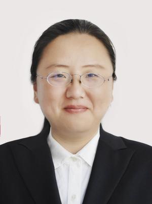 钟宁，负责招生及档案整理工作。