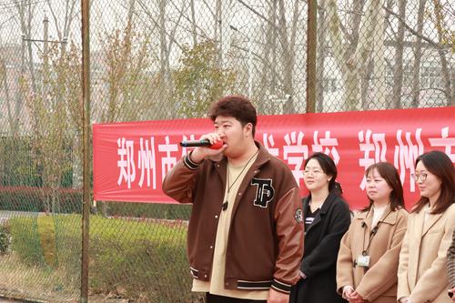 3教练员代表石耀然宣誓