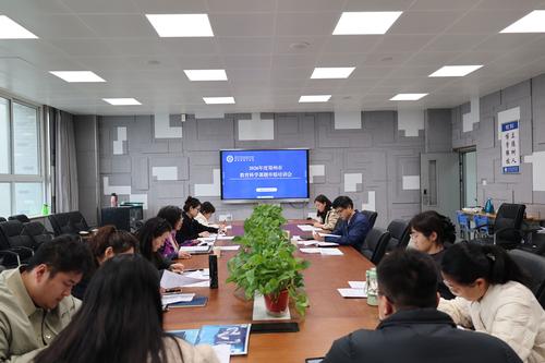 3.学校邀请郑州市教育规划与评估中心专家进行立项申报培训指导