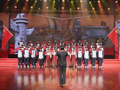 4队列整齐 深情合唱