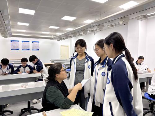 2.郑州市第十中学指导教师辅导参赛学生