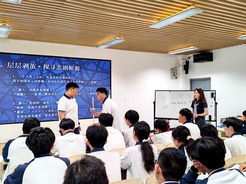 2语文郝凯旋老师的课堂中学生进行角色演绎