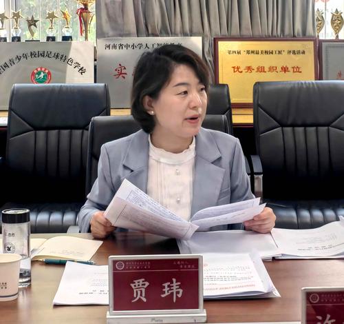 4.学术委员贾玮对各课题的开题报告进行逐一点评和集中指导
