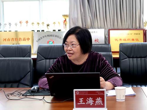 3.郑州市教育科学规划与评估中心教学改革与发展研究室教育教研员王海燕在作专业点评与指导 3.郑州市教育科学规划与评估中心教学改革与发展研究室教育教研员王海燕在作专业点评与指导