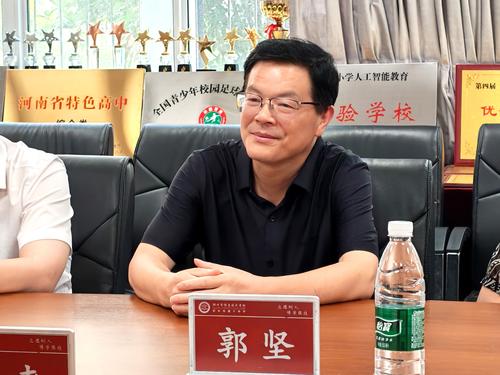南阳工业学校党委书记郭坚发言 南阳工业学校党委书记郭坚发言