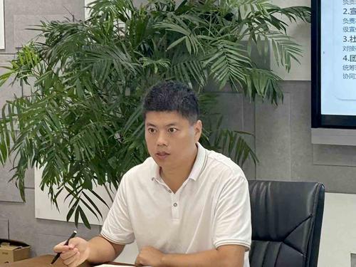 郑州市信息技术学校副校长朱荣涛讲话 郑州市信息技术学校副校长朱荣涛讲话