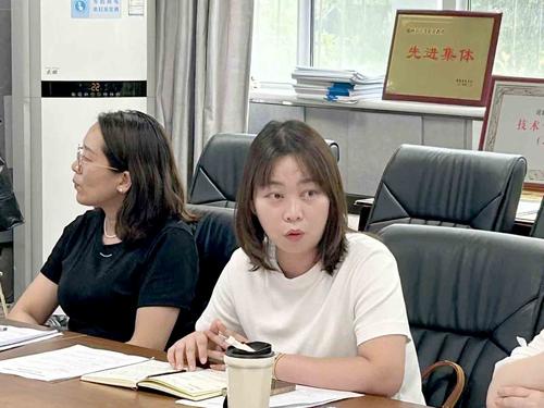 郑州市信息技术学校团委副书记张玉洁介绍团委工作 郑州市信息技术学校团委副书记张玉洁介绍团委工作