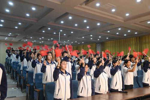 4.同学们共同歌唱红色音乐