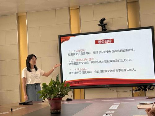 郑州市信息技术学校王平老师进行展示 郑州市信息技术学校王平老师进行展示
