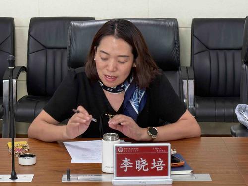 郑州市信息技术学校政教处主任李晓培主持培训 郑州市信息技术学校政教处主任李晓培主持培训
