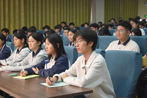 2.同学们认真听讲