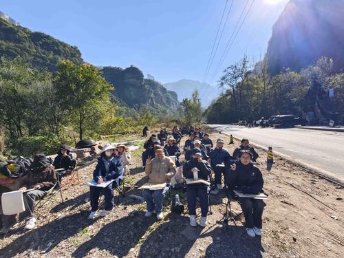 2511b班的部分同学在下午课程开始前做好上课准备 2511b班的部分同学在下午课程开始前做好上课准备